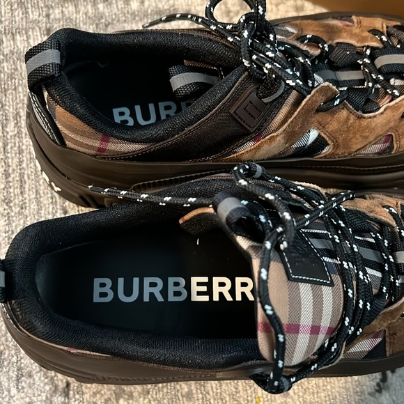 Burberry Men Leather Arthur Vintage Check Sneakers - Picture 6 of 13